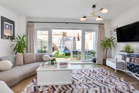 15 Dover Road, Tadworth, KT20 5FN