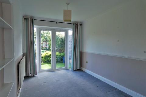 3 bedroom house to rent, Whinfell Way, Gravesend
