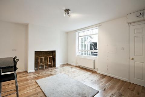 Studio to rent, Westmoreland Terrace, Pimlico, SW1V