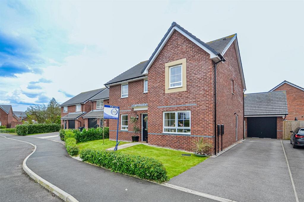 Fulford Close, Warrington WA4 5 bed detached house for sale £600,000
