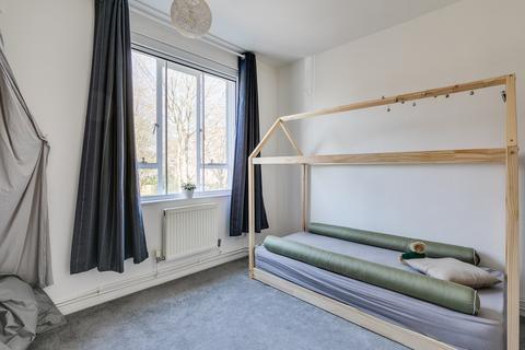 3 bedroom flat to rent, Binstead House, SW18