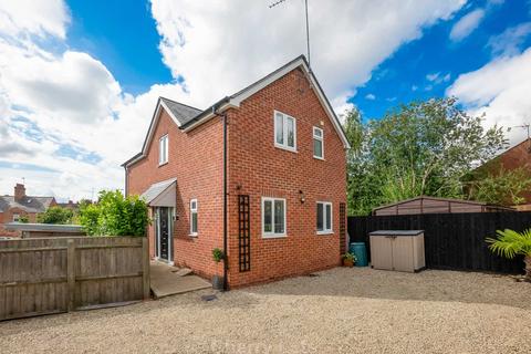 2 bedroom detached house to rent, Northcot Lane, Banbury OX16