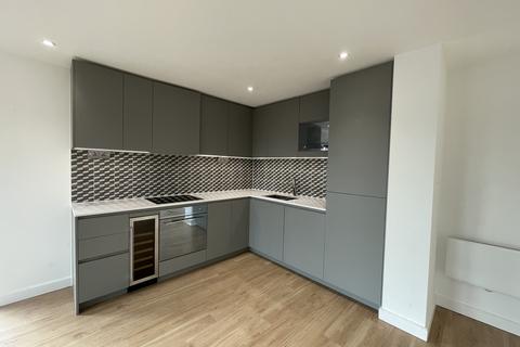 2 bedroom flat to rent, Caversham Road, London NW9
