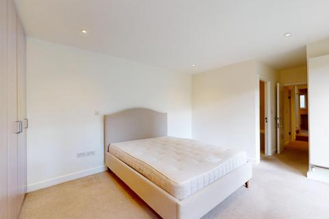 5 bedroom flat to rent, Oval Road