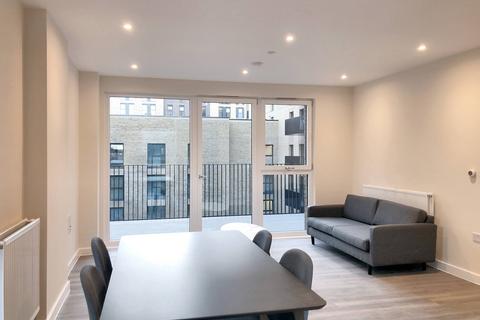 3 bedroom flat to rent - Vanguard Way, London E17