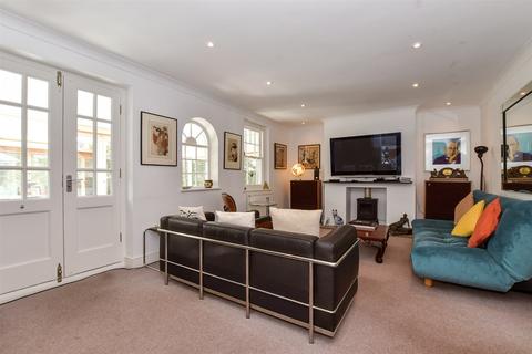 3 bedroom end of terrace house for sale, St. John's Place, Canterbury, Kent