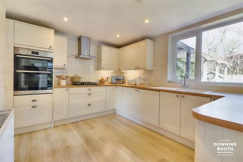 6 Babbington Close, Lichfield, WS14 9LW