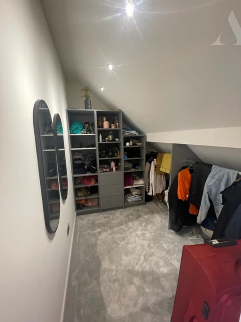 5 Beaufort Drive walk in wardrobe