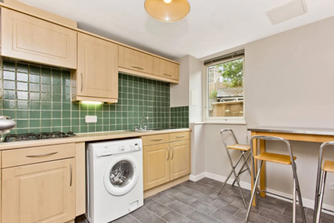 3 bedroom flat to rent, 13, Dicksonfield, Edinburgh, EH7 5NE