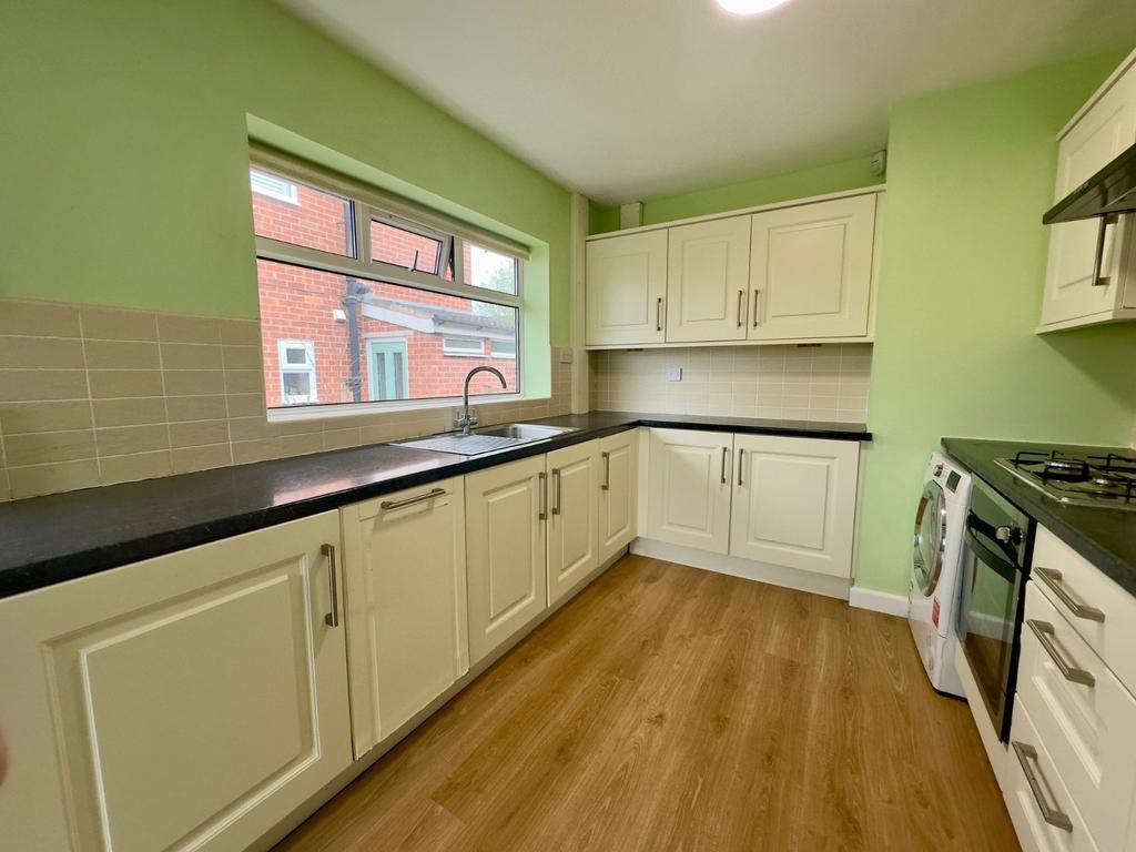 Linton Rise, Alwoodley, Leeds, West... 3 bed bungalow to rent £1,300 pcm (£300 pw)