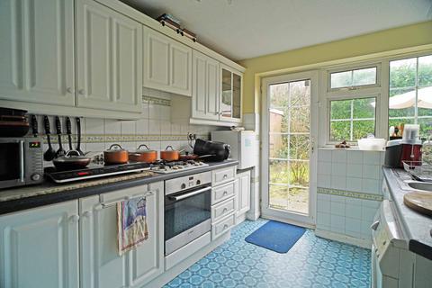 11 Greenway, Warwick, CV34 5SG