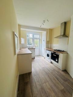 3 bedroom semi-detached house to rent, Hatley Close, London N11