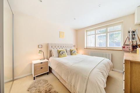 2 bedroom flat for sale, South Terrace, Surbiton, KT6
