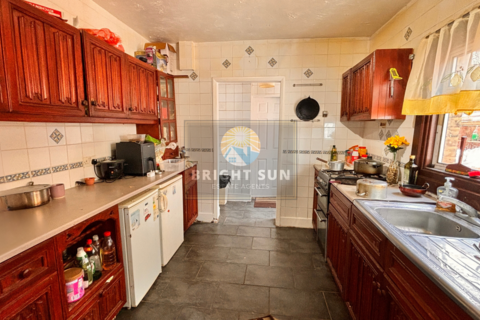 3 bedroom semi-detached house for sale, Hounslow TW3