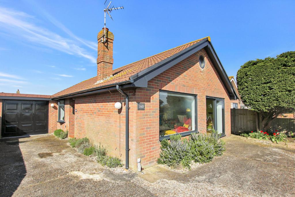 Lydd On Sea, Romney Marsh TN29 3 bed detached bungalow for sale £450,000