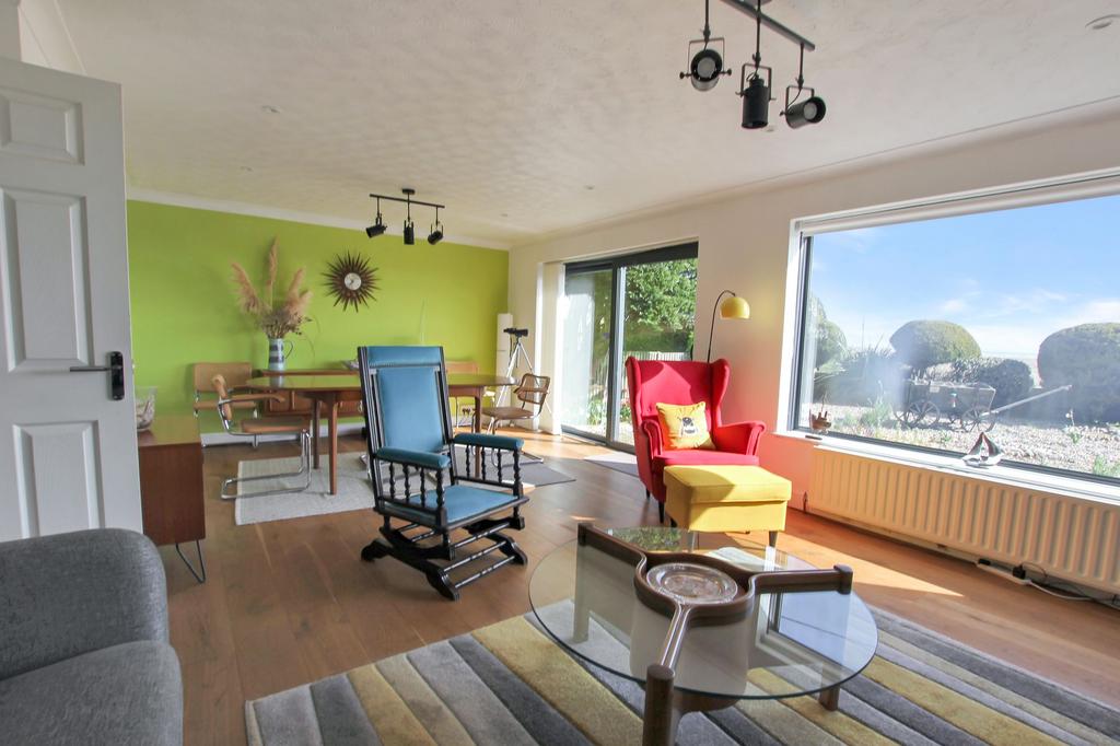 Lydd On Sea, Romney Marsh TN29 3 bed detached bungalow for sale £450,000