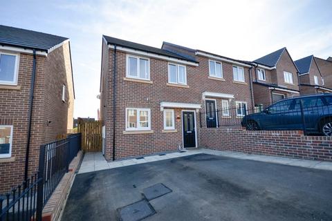 3 bedroom end of terrace house to rent, Maple Road, Blaydon-On-Tyne