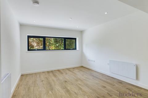1 bedroom duplex to rent, London Road, Staines-upon-Thames, Surrey, TW18