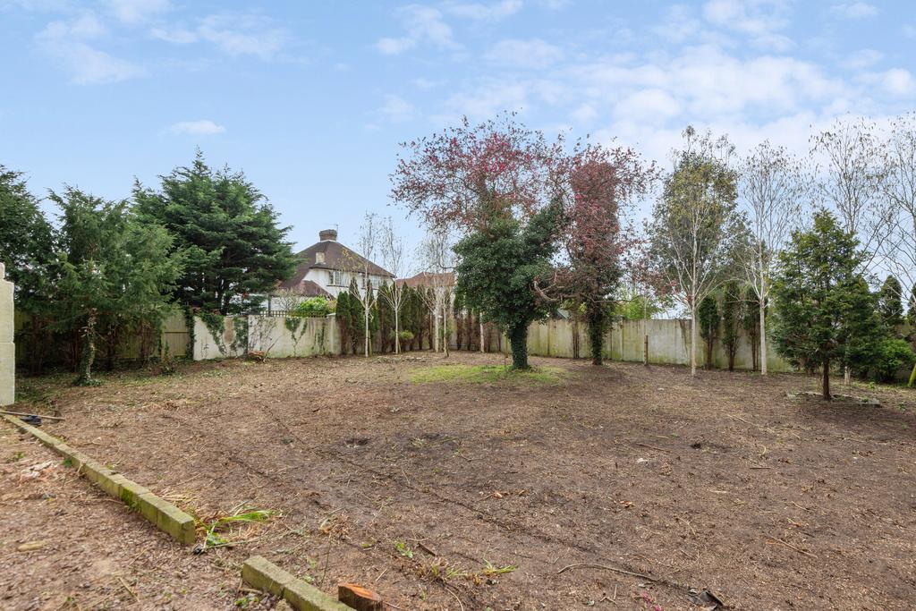 Gibsons Hill London SW16 3JP 5 bed property with land for sale £625,000