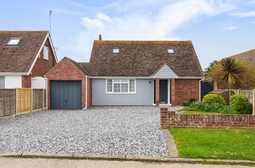 Croft Road, Selsey, PO20 3 bed property for sale £535,000