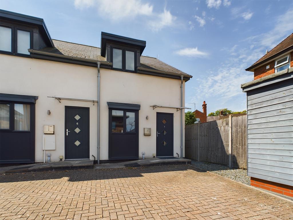 The Quadrangle, Hereford HR1 2 bed terraced house for sale - £253,000