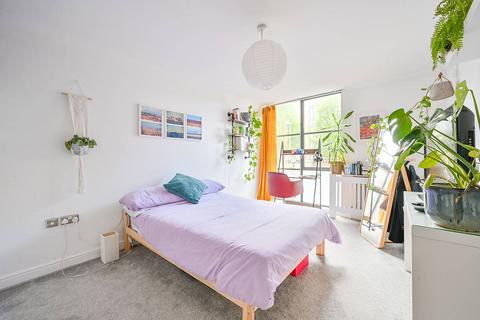 1 bedroom flat to rent, Town Meadow, Brentford, TW8