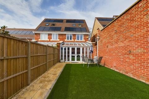 4 bedroom semi-detached house for sale, Kennedy Avenue, High Wycombe