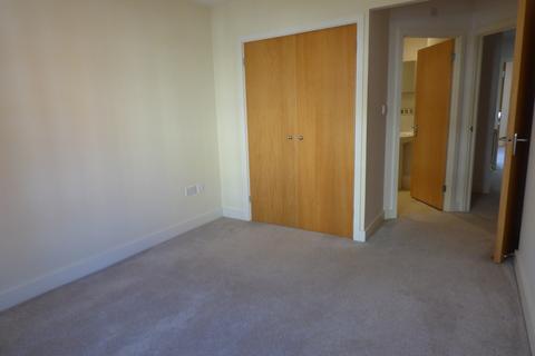 2 bedroom flat to rent, Boltro Road, Haywards Heath RH16