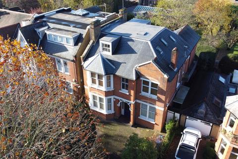 105 The Avenue, London, W13 8JT
