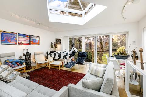 105 The Avenue, London, W13 8JT