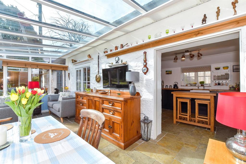 Norton Green, Freshwater, Isle of Wight 2 bed character property for