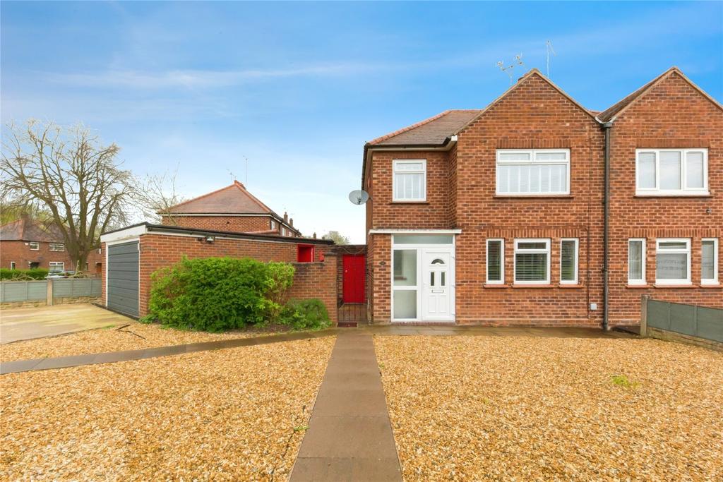 Capesthorne Road, Crewe, Cheshire, CW2 2 bed semidetached house for