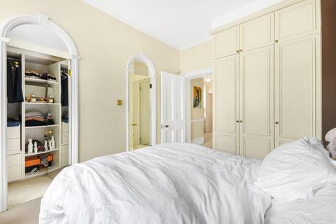 2 bedroom apartment for sale, Ennismore Gardens Knightsbridge SW7