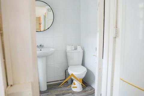 3 bedroom end of terrace house for sale, Gosport Road, London E17