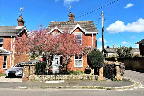 3 bedroom detached house for sale, Alexandra Road, Fordingbridge, Hampshire, SP6