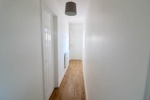 2 bedroom flat to rent, Moyne Close, Cambridge,