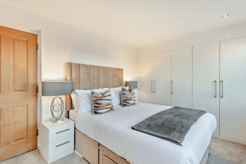 2 bedroom flat to rent, Fulham Road, South Kesington, London, SW3