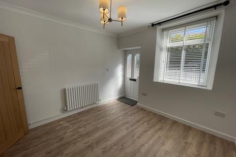 2 bedroom terraced house to rent, Otley Road, Harrogate, North Yorkshire, HG2