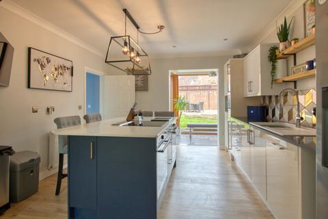 9 Streamside, Taunton, TA1 2LY