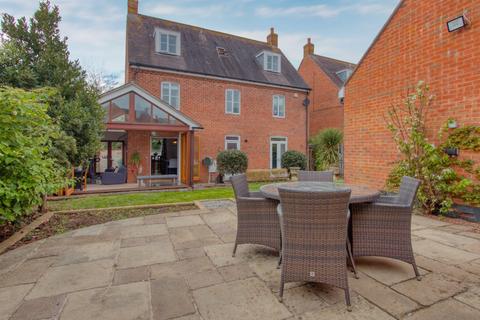 9 Streamside, Taunton, TA1 2LY