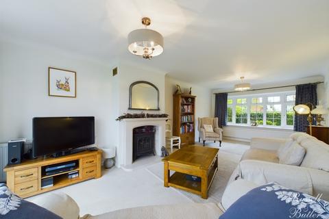 4 bedroom detached house for sale, Emerald Close, East Claydon