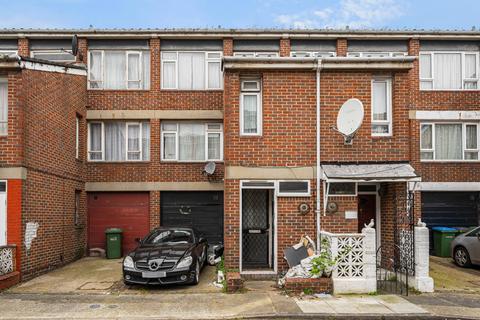 3 bedroom terraced house for sale, Williamson Close, London