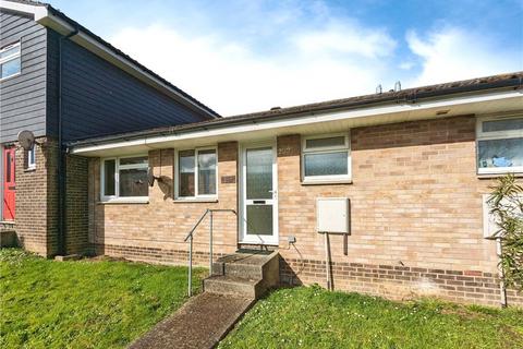 2 bedroom bungalow for sale - Arctic Road, Cowes, Isle of Wight