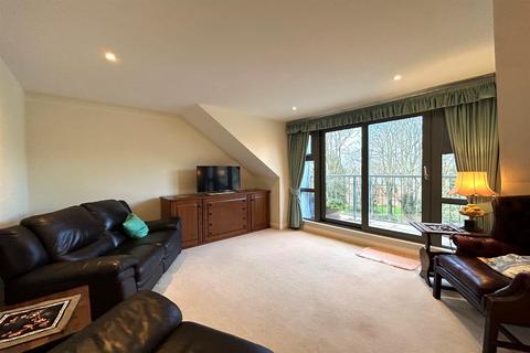 2 bedroom flat to rent, Charlton Down