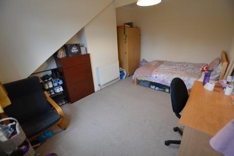 4 bedroom end of terrace house to rent, Cliff Mount, Leeds LS6