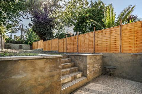 2 bedroom flat to rent, North Street, London SW4