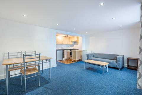 2 bedroom flat to rent, North Street, London SW4