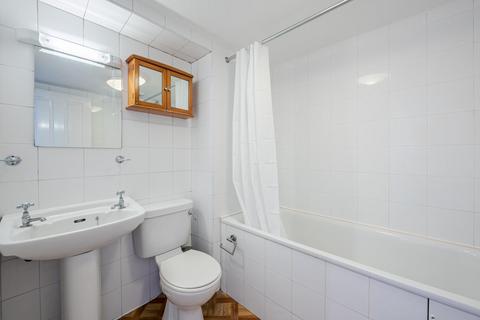 2 bedroom flat to rent, North Street, London SW4