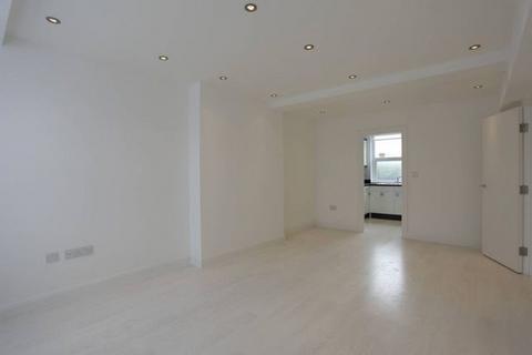 2 bedroom flat to rent, Ravenshurst Avenue, London NW4