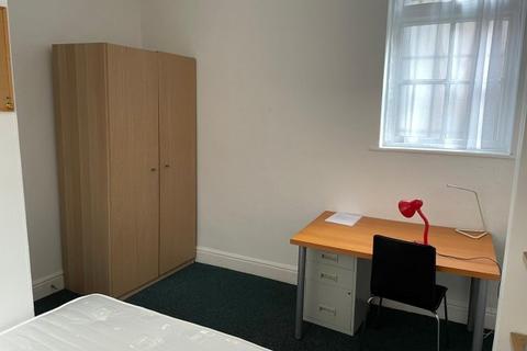 12 bedroom house share to rent, St James's Street